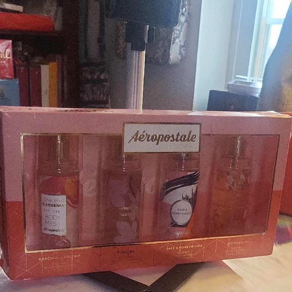Aeropostale Women's Body Mist Set - Pink and Gold Collection